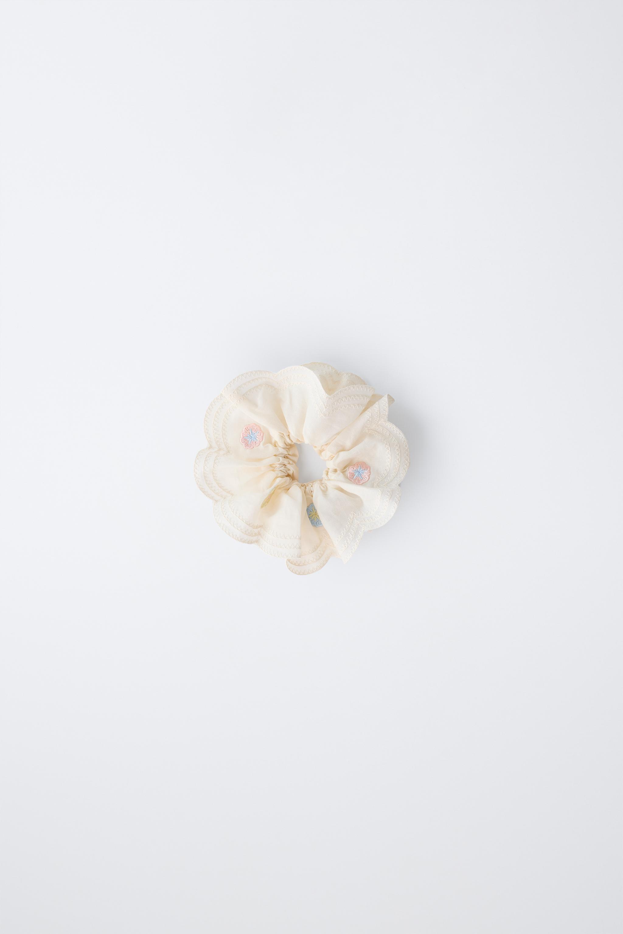 EMBROIDERED FLOWER SCRUNCHIE